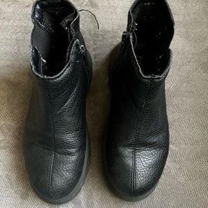 OshKosh Size 1 Girl Black Boots